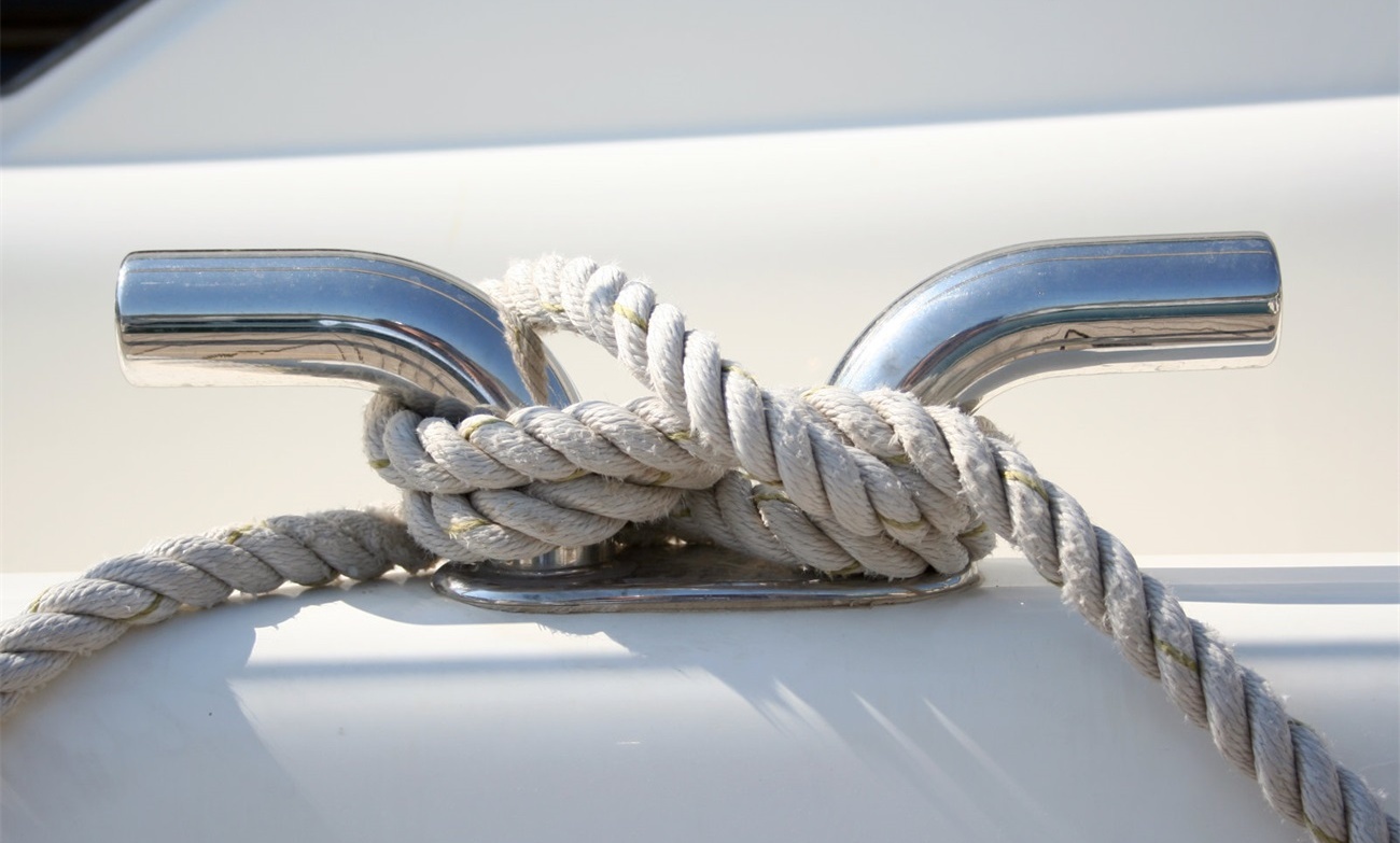 Paano itali ang isang cleat hitch knot
