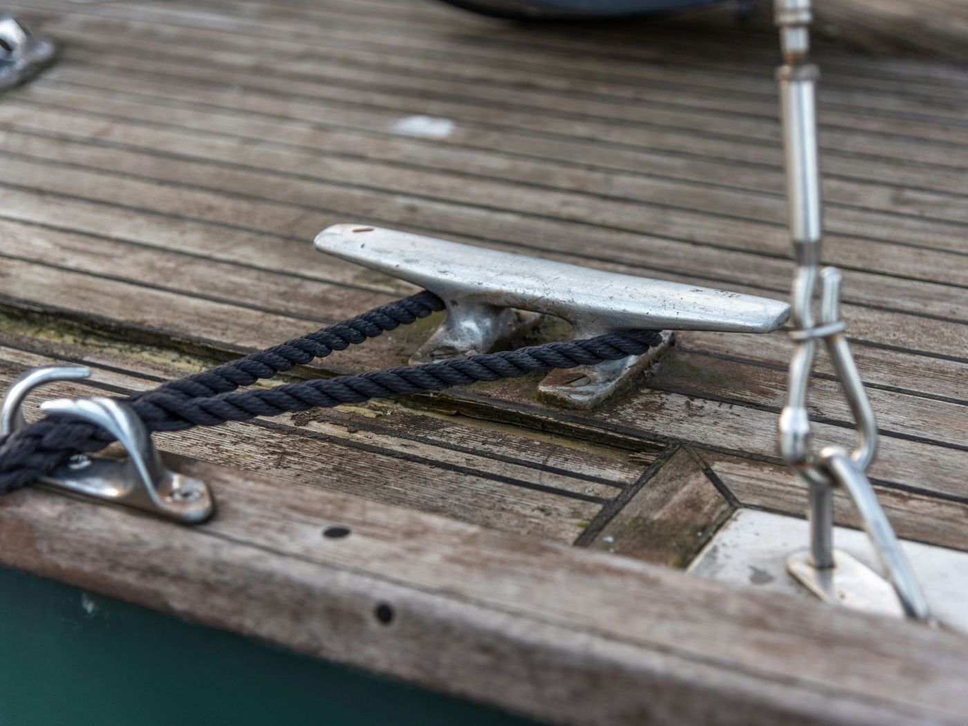 ENGINEER TALKS Ep.29: Stainless Hardware sa Aluminum—Isolation, Fastener Bridges at Wet Interface